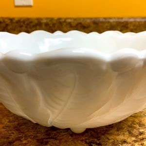 VINTAGE INDIANA GLASS MILK GLASS BOWL w/ LEAVES ON SIDES & FLOWER ON BOTTOM